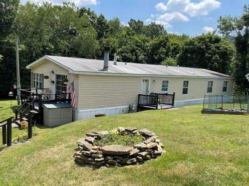 102 Welker St, Jeannette, PA 15644-1968
