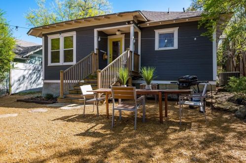 606 Pearl St, Denton, TX 76201-9080