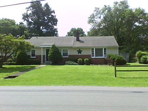 56 Upland Dr, Salem, VA 24153-7130