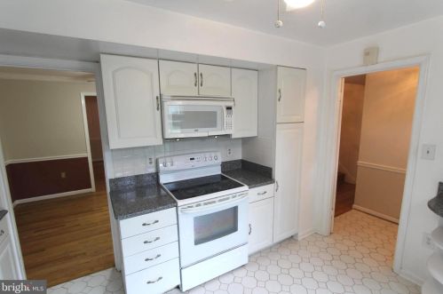 7085 Leestone St, Springfield VA  22151-3520 exterior