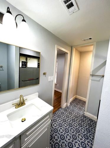 211 Albrook, Dallas TX  75211-3108 exterior