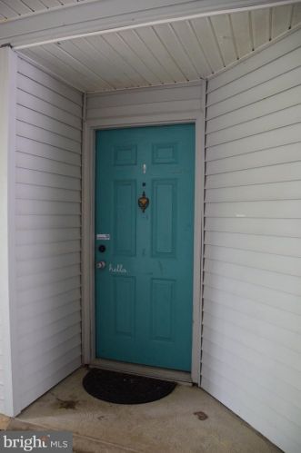 216 Stone Hurst Ct, New Castle, DE 19720-3946
