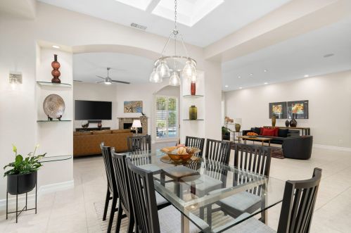 8 King Edward Ct, Rancho Mirage CA  92270-1621 exterior