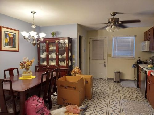 15 Horace St, Manchester CT 06040-6423 exterior