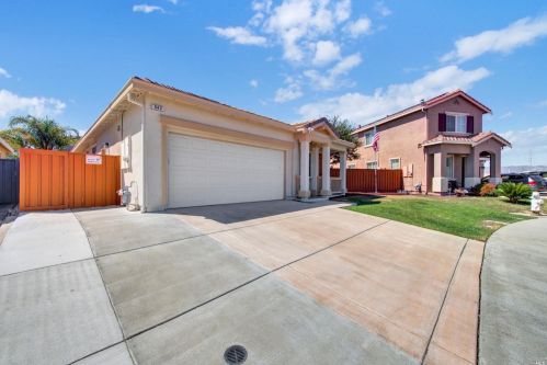 542 Twilight St, Vacaville CA  95688-8829 exterior