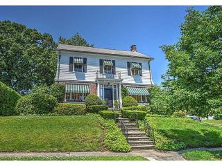 32 Holly St, Providence, RI 02906-3502