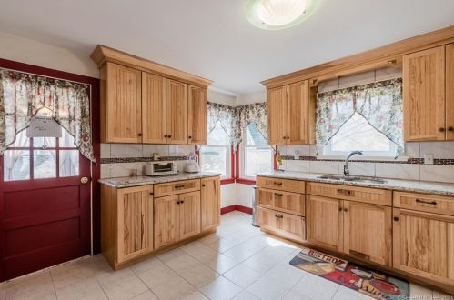 996 Hartford Tpke, Waterford CT  06385-4035 exterior