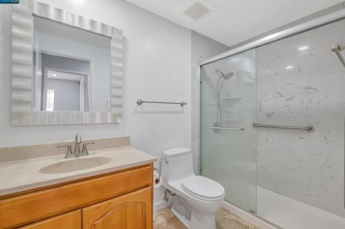 701 Begonia Dr, San Leandro CA  94578-3804 exterior
