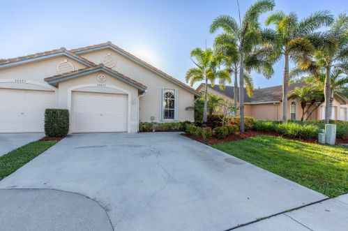 10477 Pelican Dr, West Palm Beach, FL 33414-6167