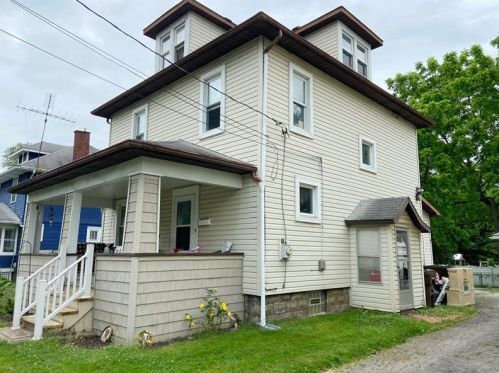 523 Superior St, Grove City, PA 16127-1141