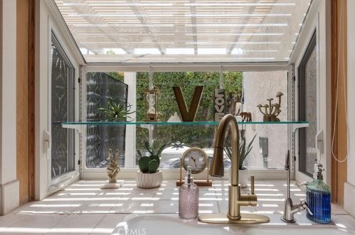 3670 Mesquite Ave, Palm Springs CA  92264-3400 exterior