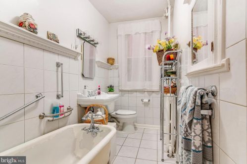 2030 Capitol St, Washington DC 20002-1102 exterior