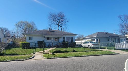 29 Croydon Rd, Amityville, NY 11701-2045