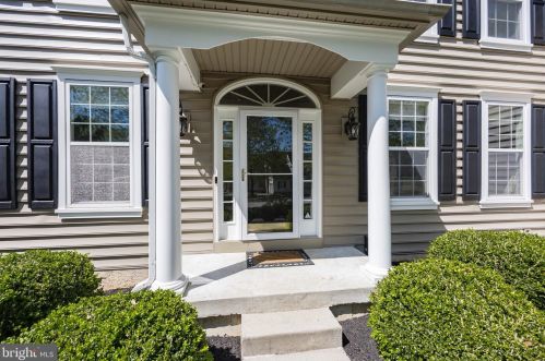 1219 Indian Trail Dr, Downingtown, PA 19335-5606