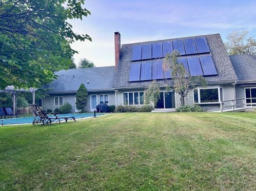 124 Main St, Lakeville CT  06039-1804 exterior