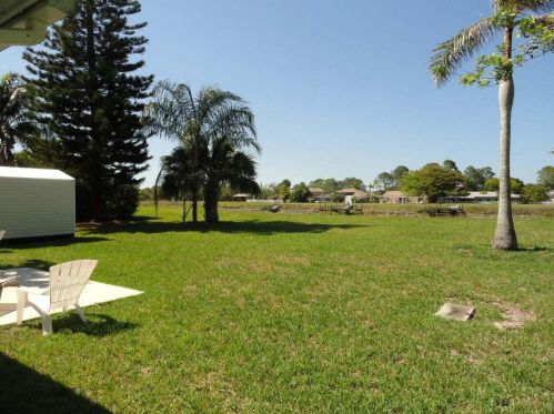 1057 Abingdon Ave, Fort Pierce FL  34953-2804 exterior