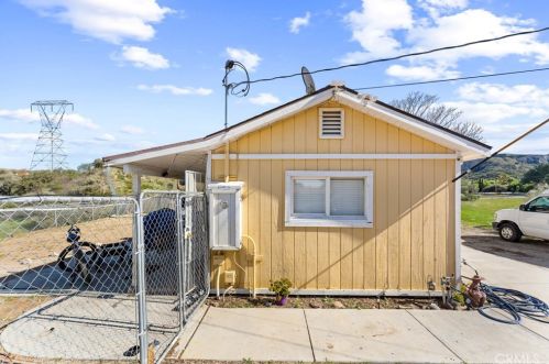 29272 Bouquet Canyon Rd, Santa Clarita, CA 91390-1133