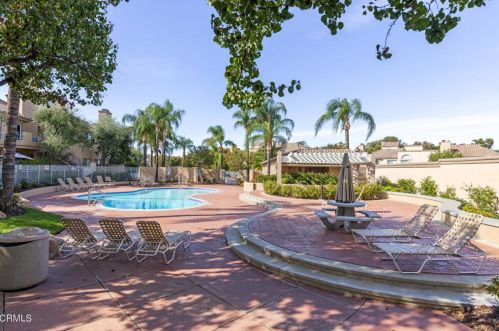 23621 Del Monte Dr, Santa Clarita CA  91355-3384 exterior