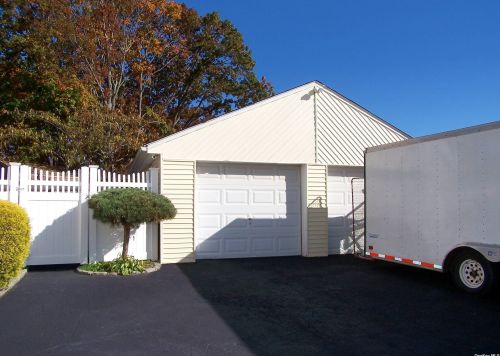 871 Grundy Ave, Holbrook, NY 11741-2611