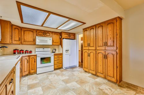 1096 Cambridge Rd, West Kaysville UT  84037-1305 exterior