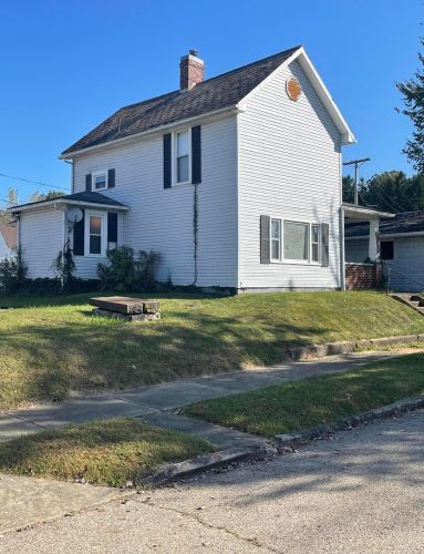326 Winter St, Crooksville, OH 43731-1347