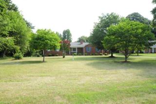 1059 Windwood Dr, Kernersville, NC 27284-3405