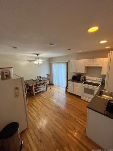 48 Clifton Pl, Bridgeport, CT 06606-3103