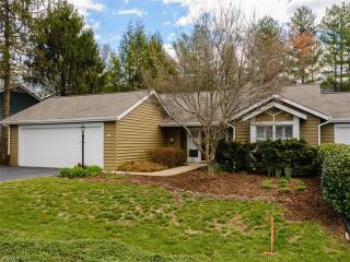 12 Laurel Place Dr, Asheville, NC 28803-9574
