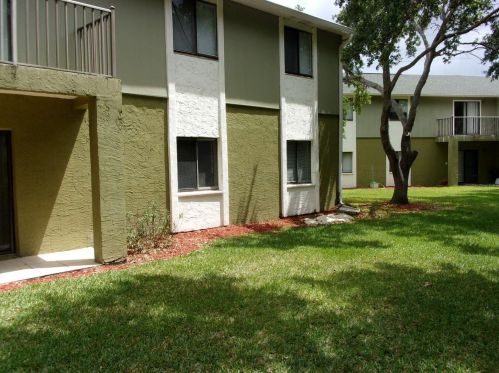 2235 Flower Tree Cir, Melbourne, FL 32935-3351