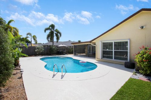 12149 Stratford St, West Palm Beach FL  33414-5663 exterior