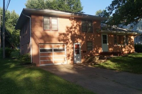 944 Plum St, Syracuse, NE 68446-9517