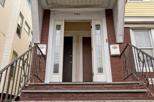 721 18 Ave, Irvington NJ 07111-3712 exterior
