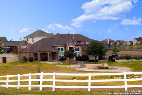 101 Comanche Cir, Monadale, TX 78634-5438