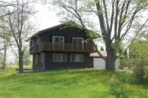 9005 Roanoke Rd, Stafford, NY 14143-9524