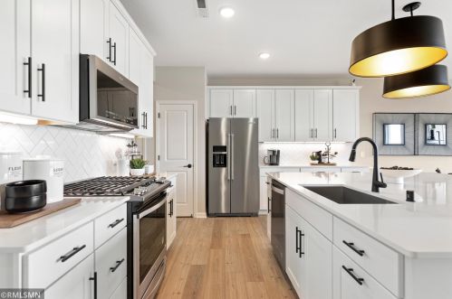 11273 Brookview Rd, Saint Paul, MN 55129-9241