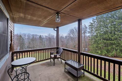 2387 Fairhill Rd, Sewickley PA  15143-9004 exterior