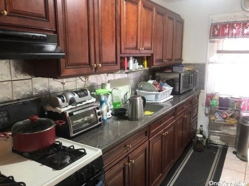 182-15 144th Ave, Jamaica, NY 11413-4834