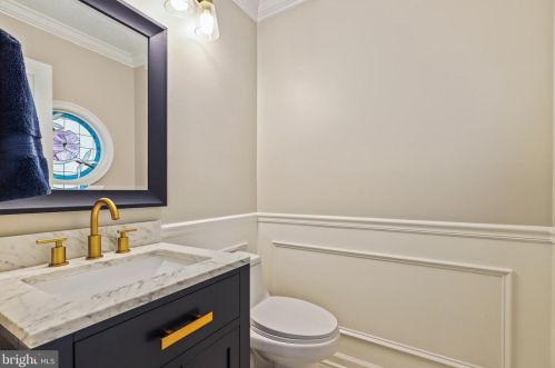 1426 Cellar Crk Way, Herndon VA  20170-2805 exterior