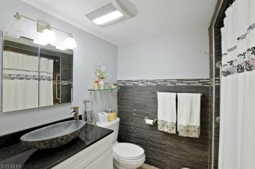 4 Millay Ct, Teaneck NJ  07666-6465 exterior