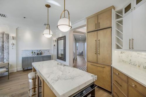 365 5th Ave, Naples, FL 34102-6524