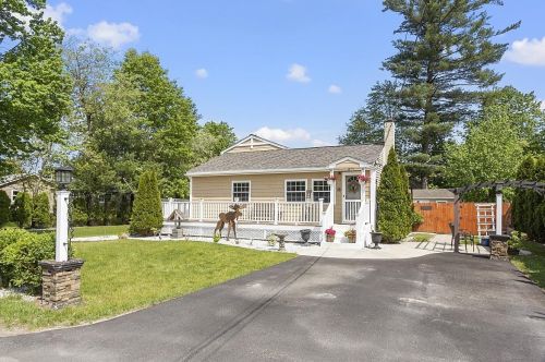 16 Dumaine Ave, Nashua NH  03063-1033 exterior