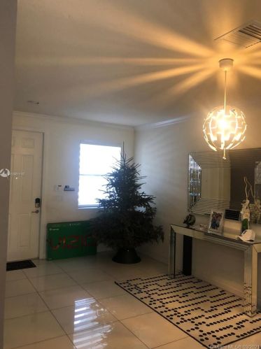 8852 102nd Pl, Miami, FL 33178-3954