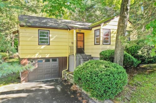 52 Candlewood Shores Rd, Brookfield Center, CT 06804-1441