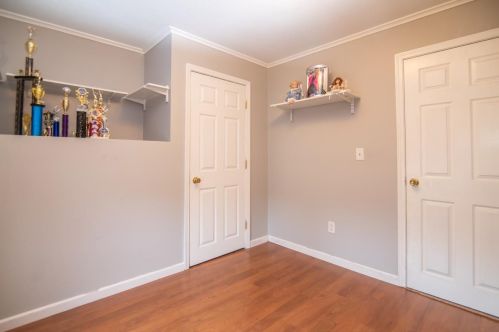 13 Harvey Rd, Londonderry NH  03053-7412 exterior