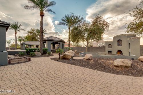 826 111th Pl, Mesa, AZ 85207-2282