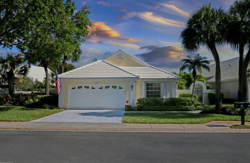 44 Dorchester Cir, West Palm Beach, FL 33418-7181