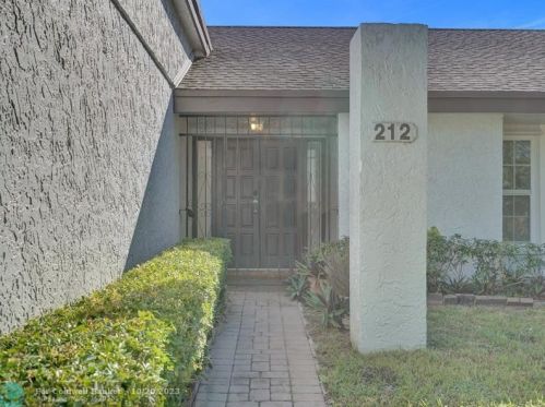 212 2nd Ct, Dania Beach FL  33004-4813 exterior