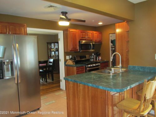 321 Northrop Rd, Bricktown, NJ 08723-6811