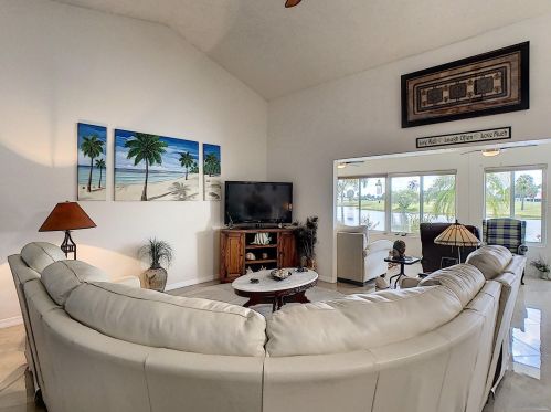 1812 Wolf Laurel Dr, Ruskin, FL 33573-6404