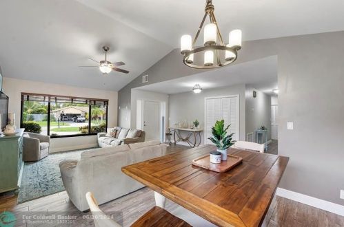 21044 Shady Vis Ln, Boca Raton FL  33428-1156 exterior